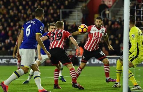  埃弗顿主场顽强逼平切尔西收获宝贵一分