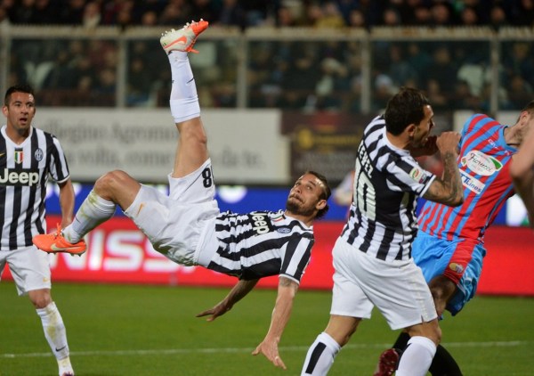 热那亚主场雨战告捷，凭借顽强防守力克卡利亚里